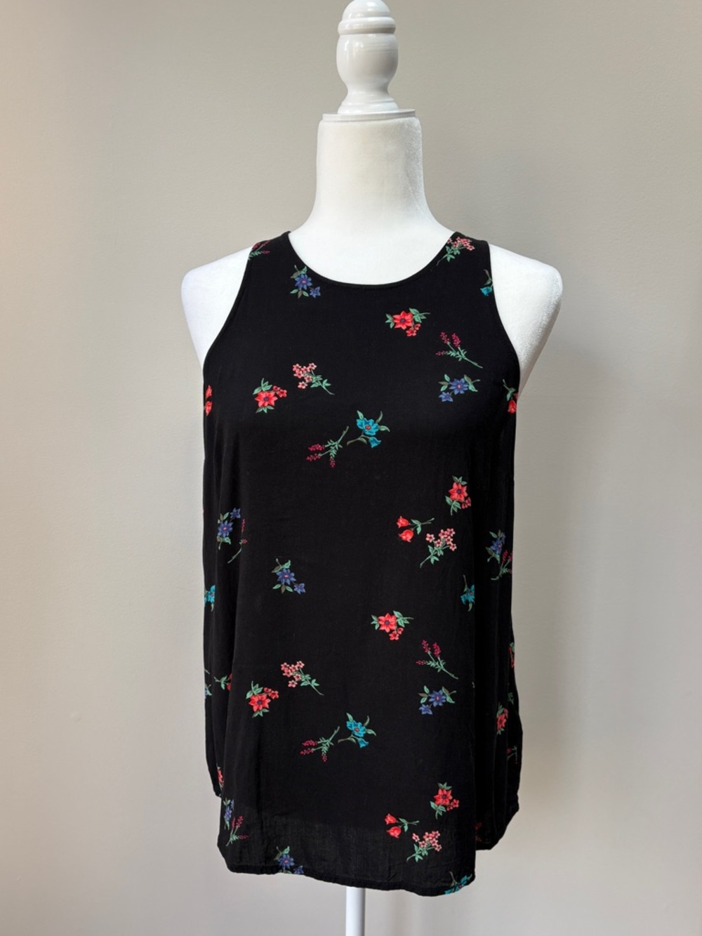 Old Navy Women’s Black Floral Embroidered Tank Top